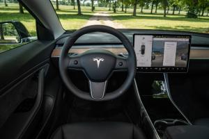 Tesla Model 3 2018 года  (WW)